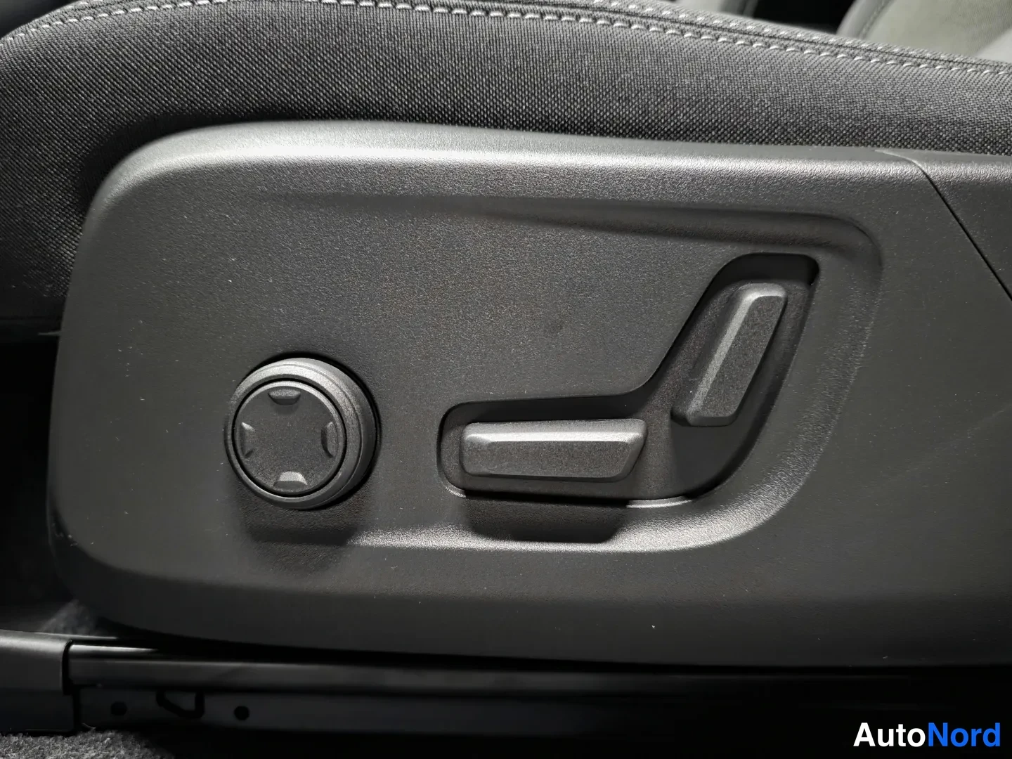 Hopea Volvo XC40 2027, kuva 15