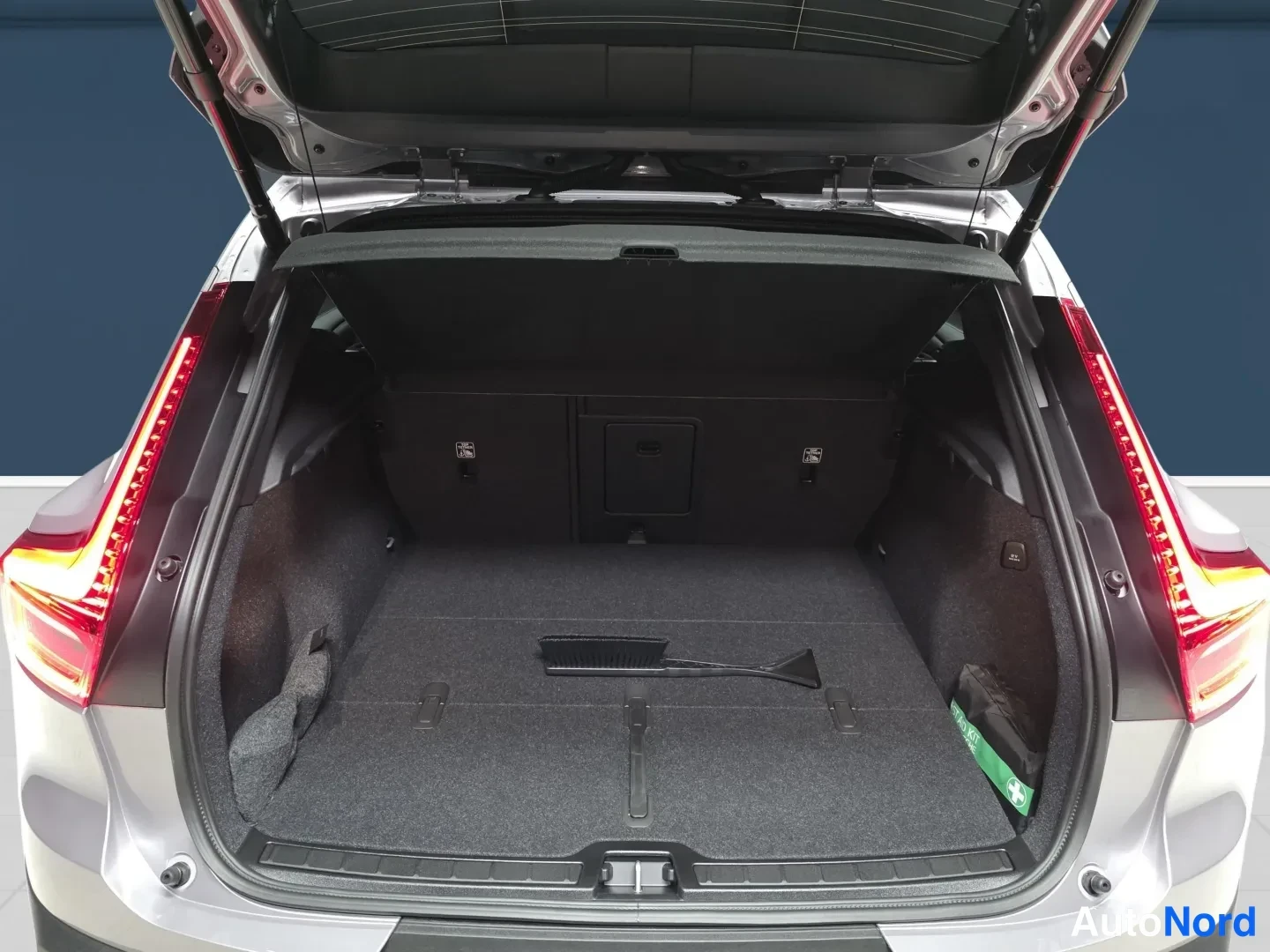 Hopea Volvo XC40 2026, takaa, kuva 7