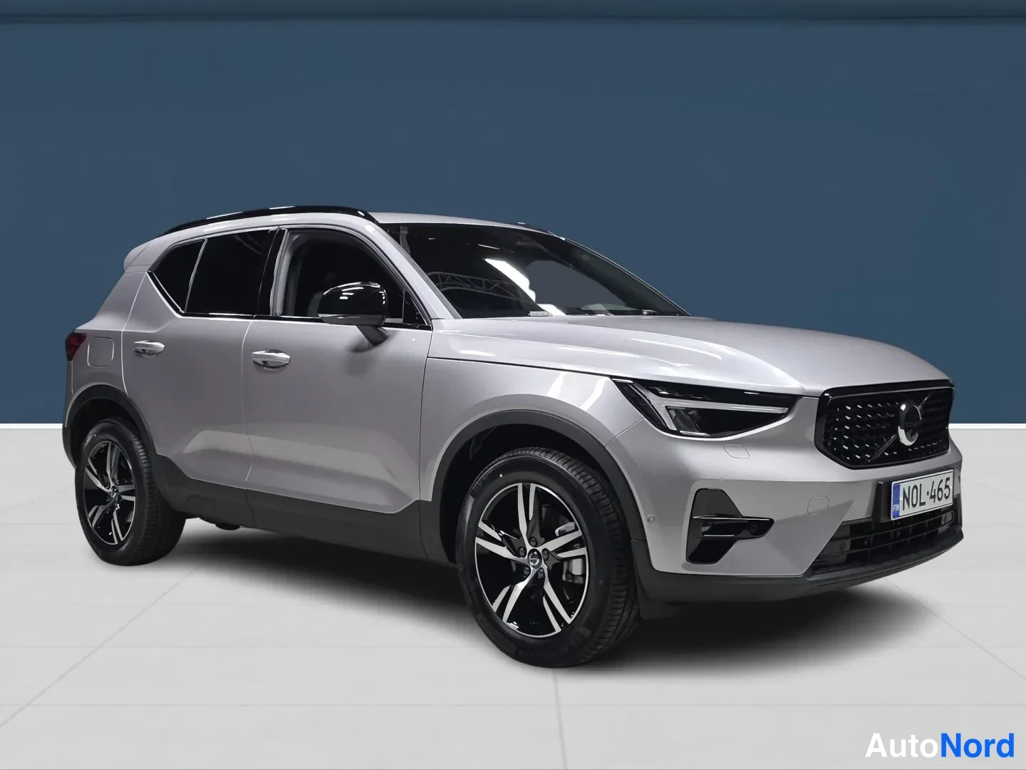 Hopea Volvo XC40 2026, etuviisto, keula oikealle, kuva 3