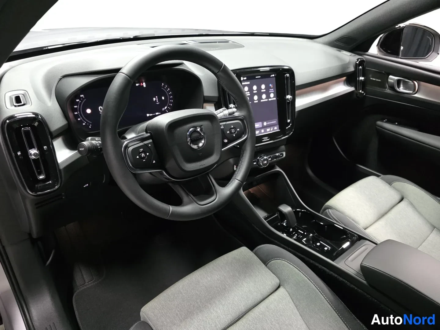 Hopea Volvo XC40 2026, kuva 9