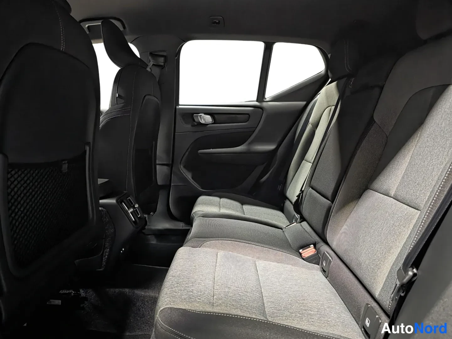 Hopea Volvo XC40 2026, kuva 10