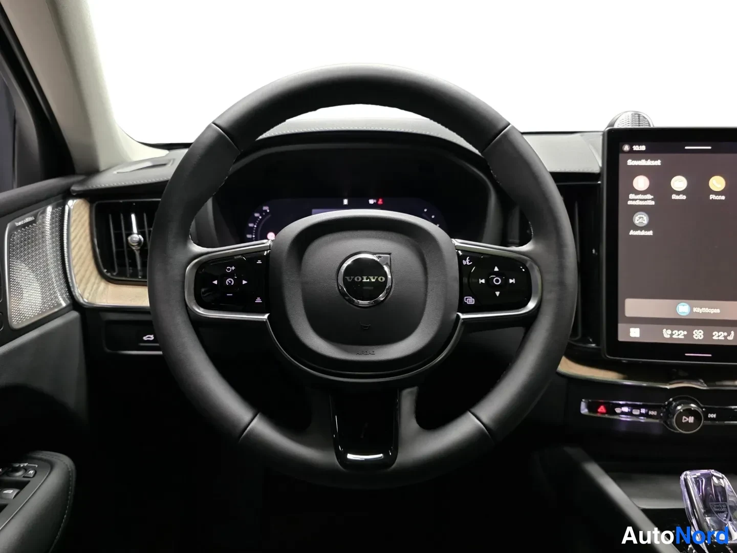 Valkoinen Volvo XC60 2027, kuva 12