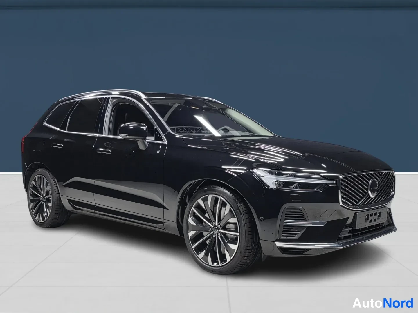 Musta Volvo XC60 2027, etuviisto, keula oikealle, kuva 2