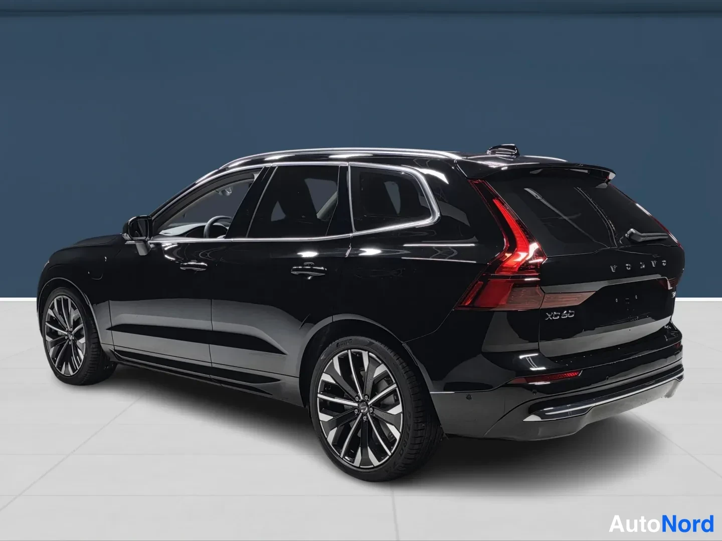 Musta Volvo XC60 2027, takaviisto, kuva 5