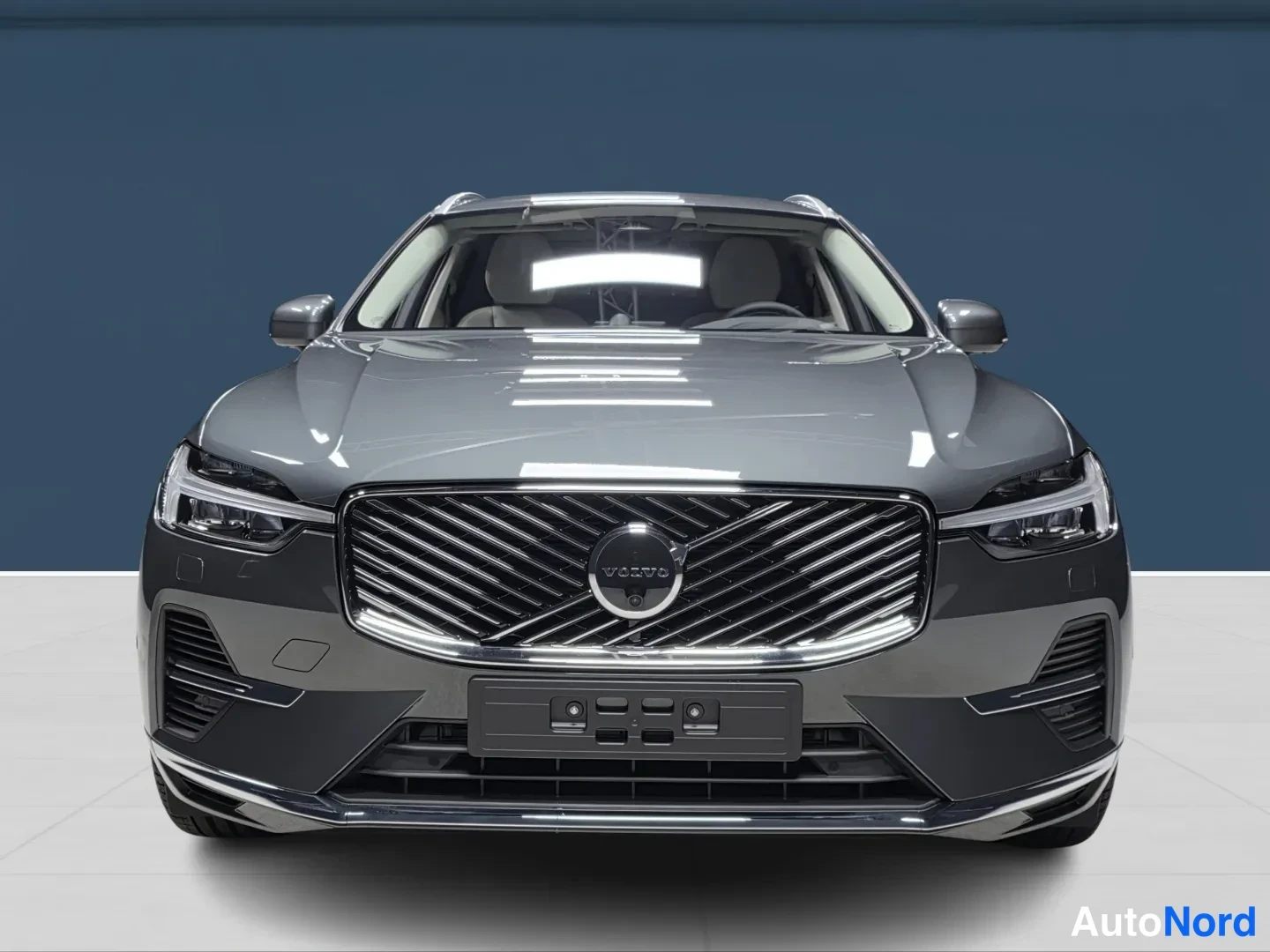 Vihreä Volvo XC60 2027, edestä, kuva 3
