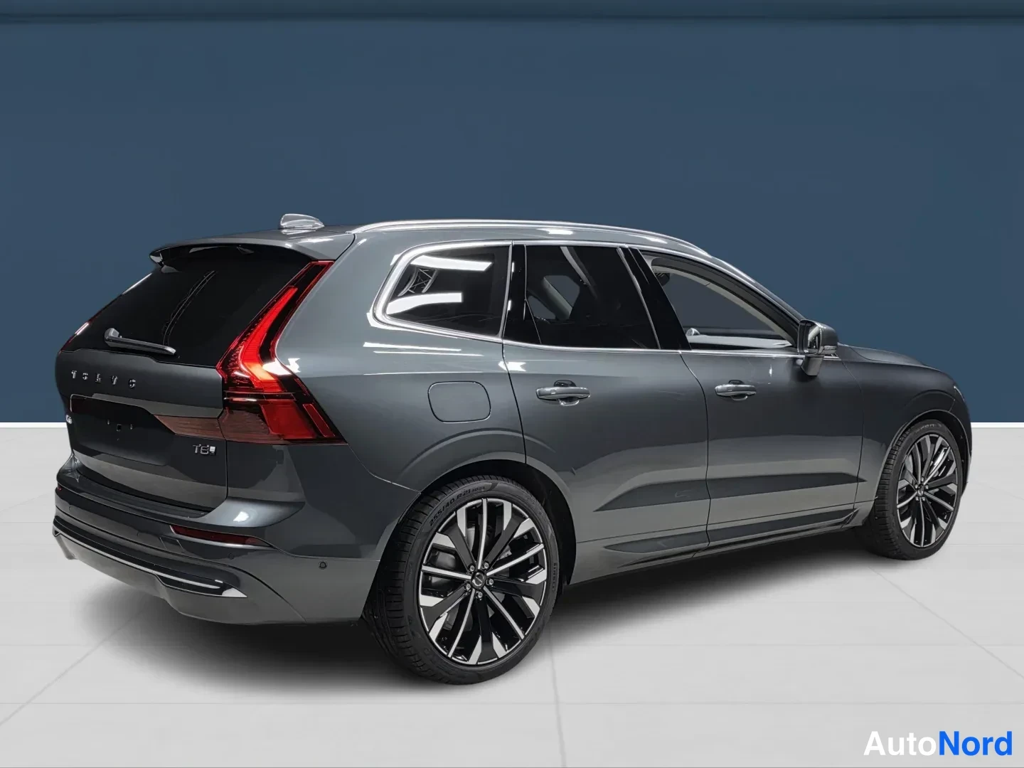 Vihreä Volvo XC60 2027, takaviisto, kuva 4