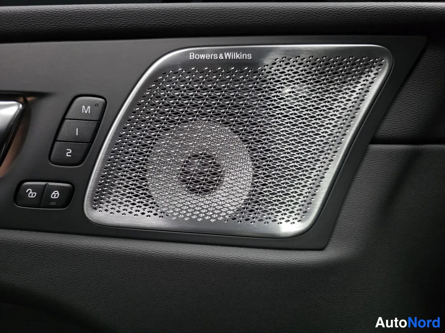 Blå Volvo XC60 2027, bild 15