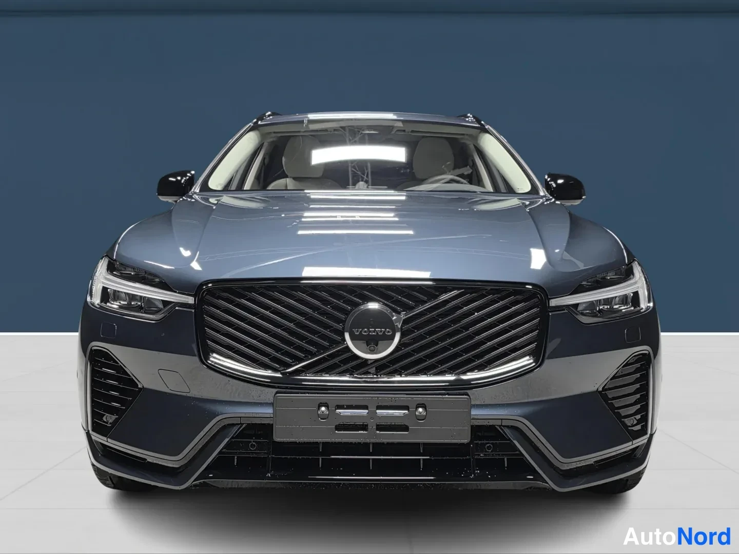 Sininen Volvo XC60 2027, edestä, kuva 3