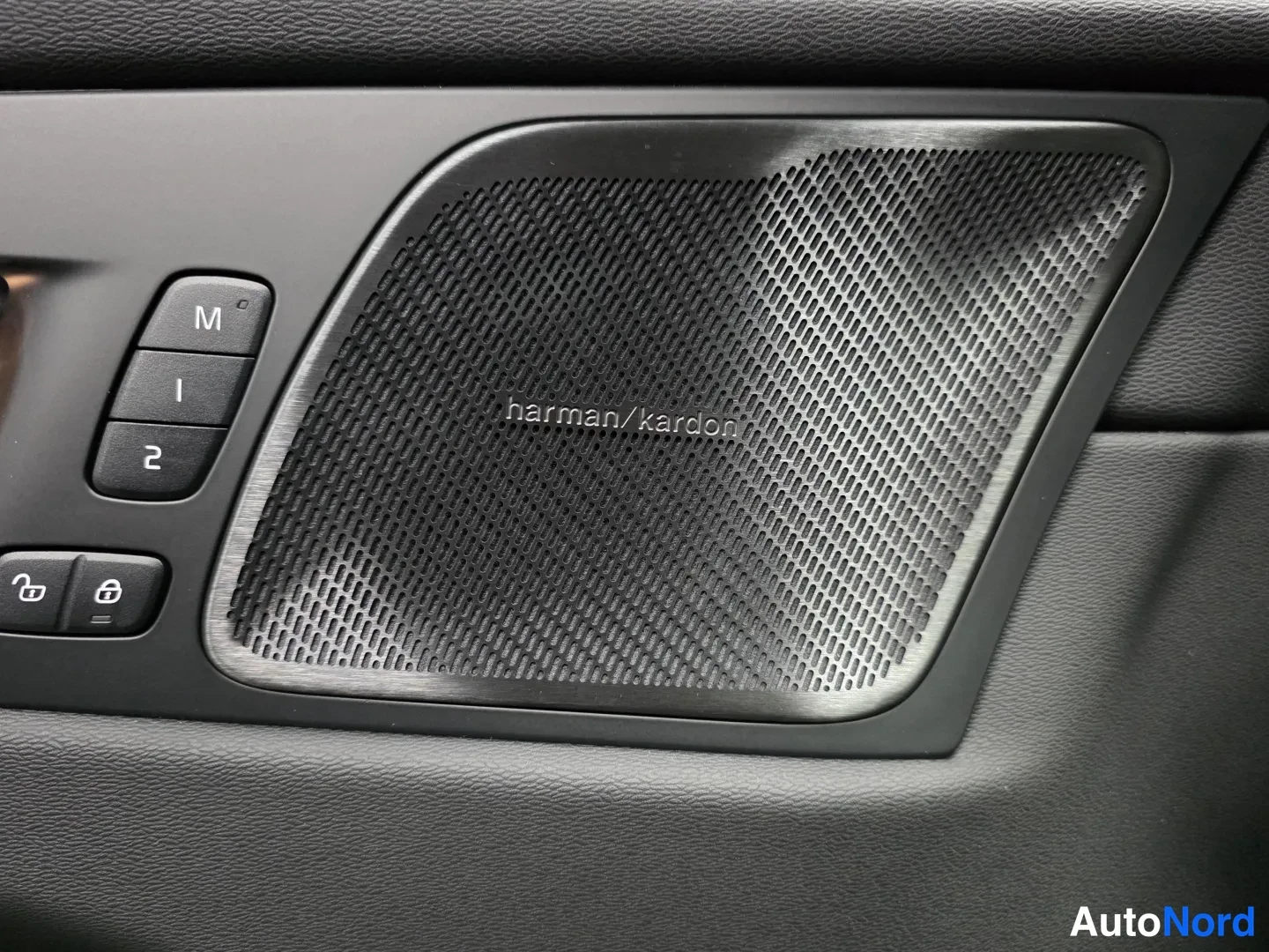 Svart Volvo XC60 2027, bild 15