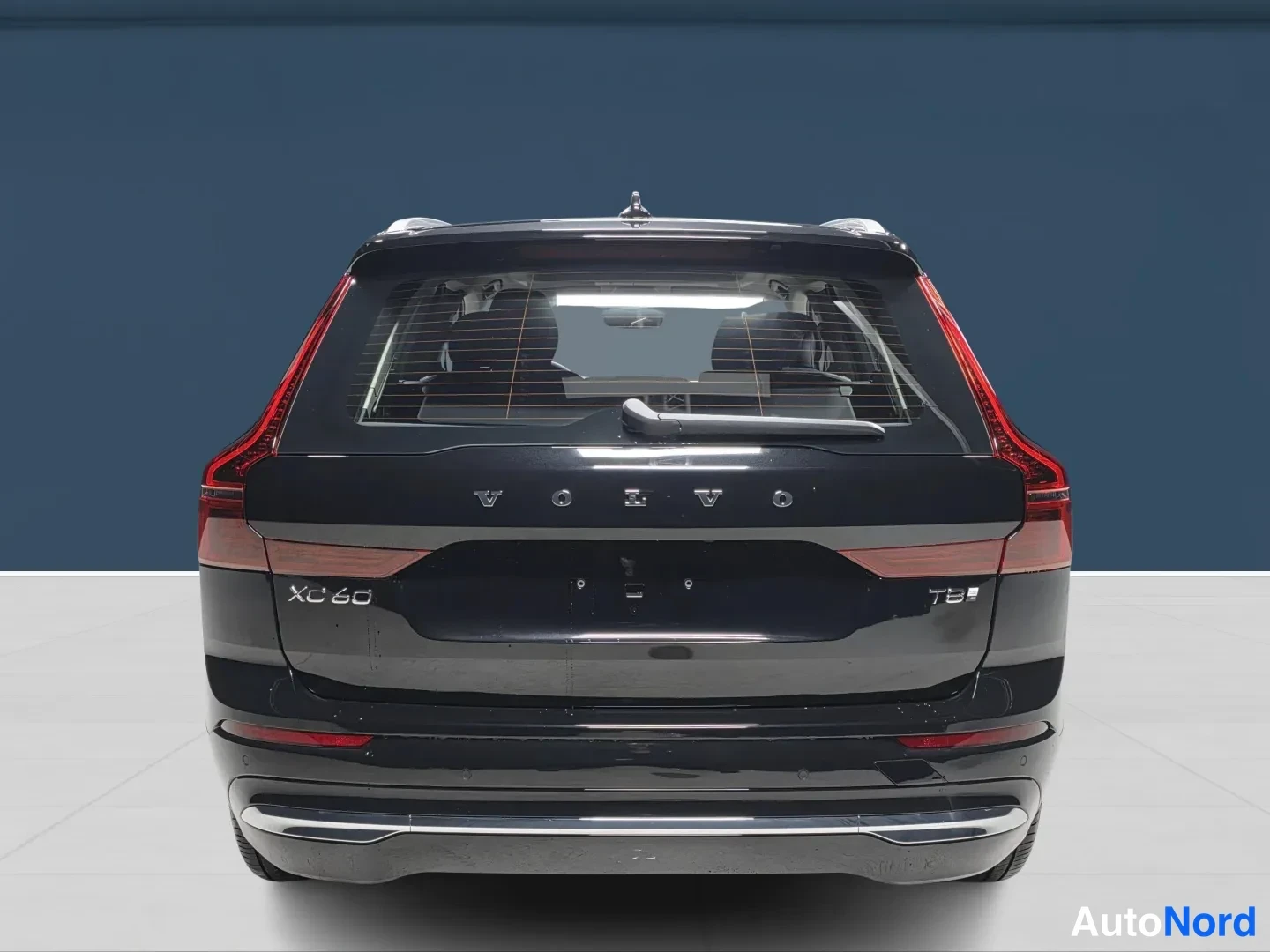 Svart Volvo XC60 2027, bakifrån, bild 6