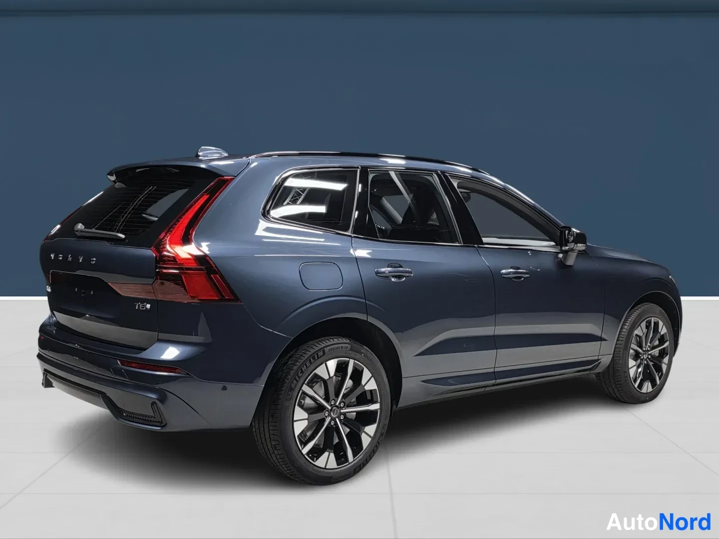 Sininen Volvo XC60 2027, takaviisto, kuva 4
