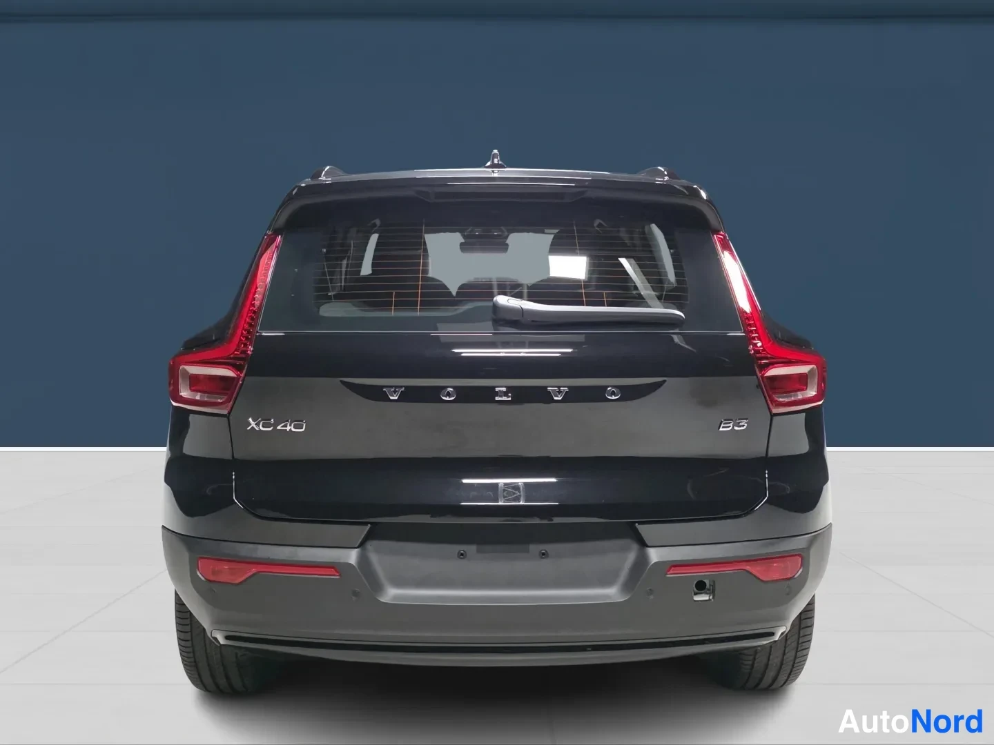 Musta Volvo XC40 2027, takaa, kuva 6