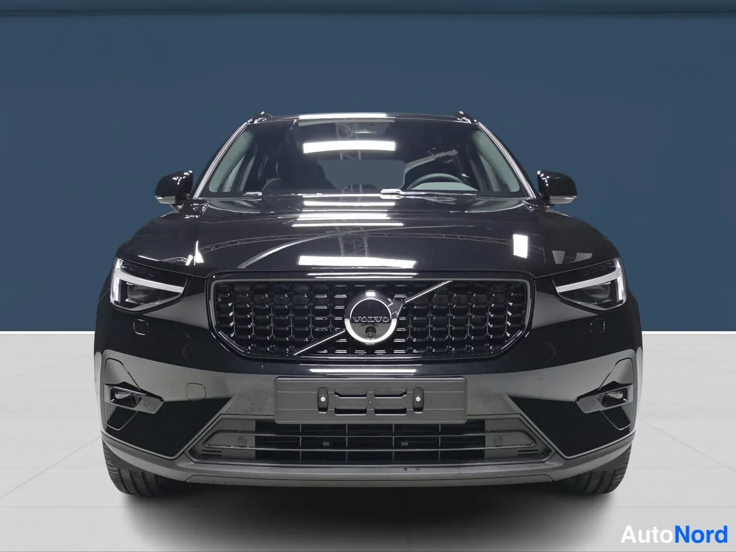 Musta Volvo XC40 2027, edestä, kuva 8