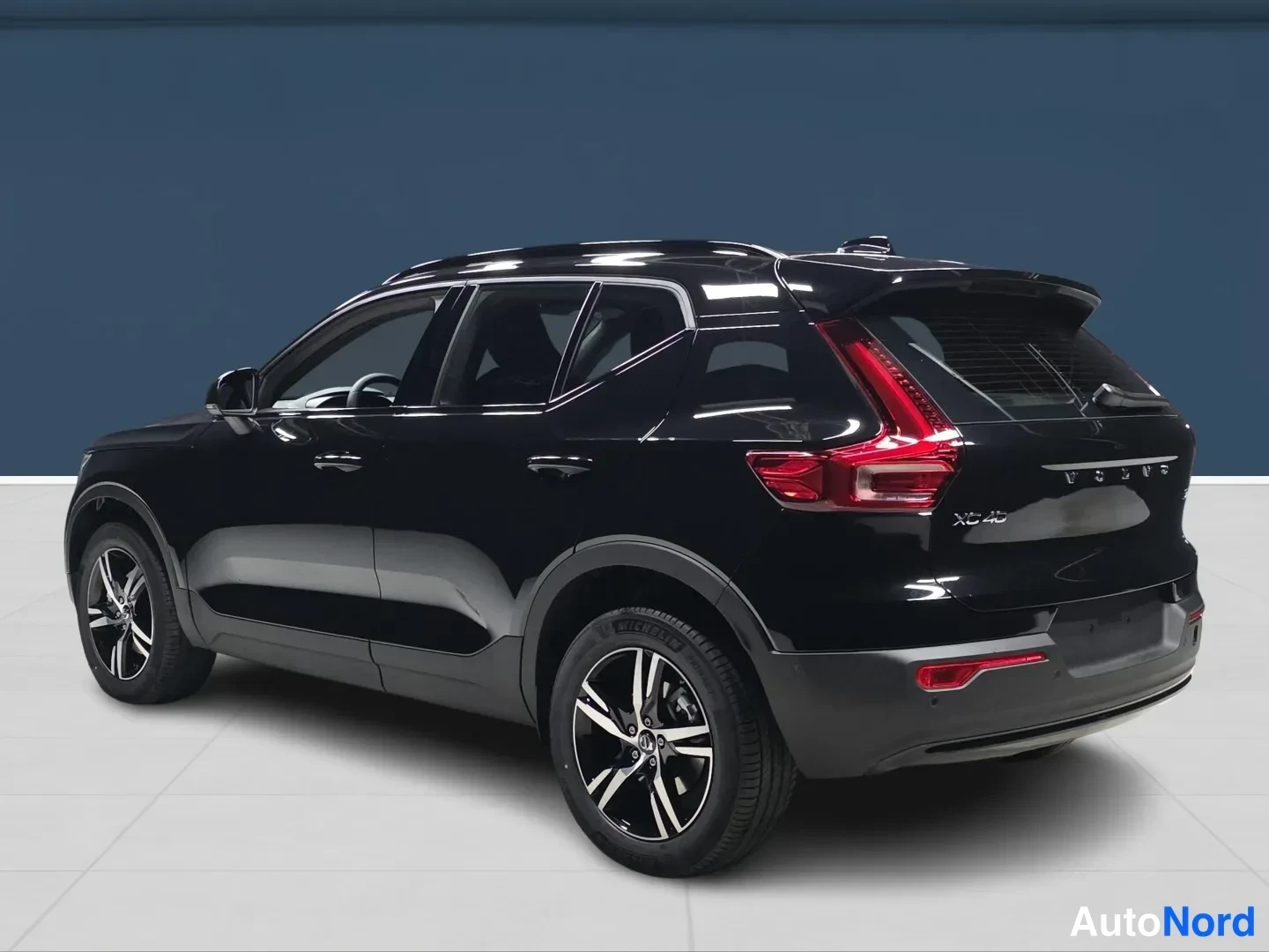 Musta Volvo XC40 2027, takaviisto, kuva 10