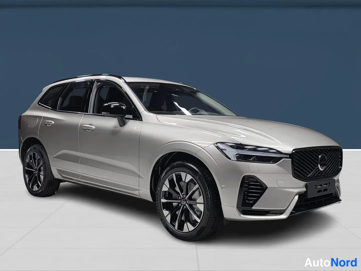 Beige Volvo XC60 2027, etuviisto, keula oikealle, kuva 2