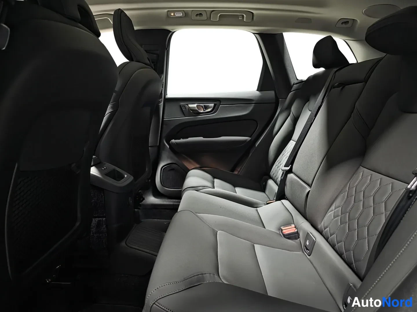 Beige Volvo XC60 2027, kuva 11