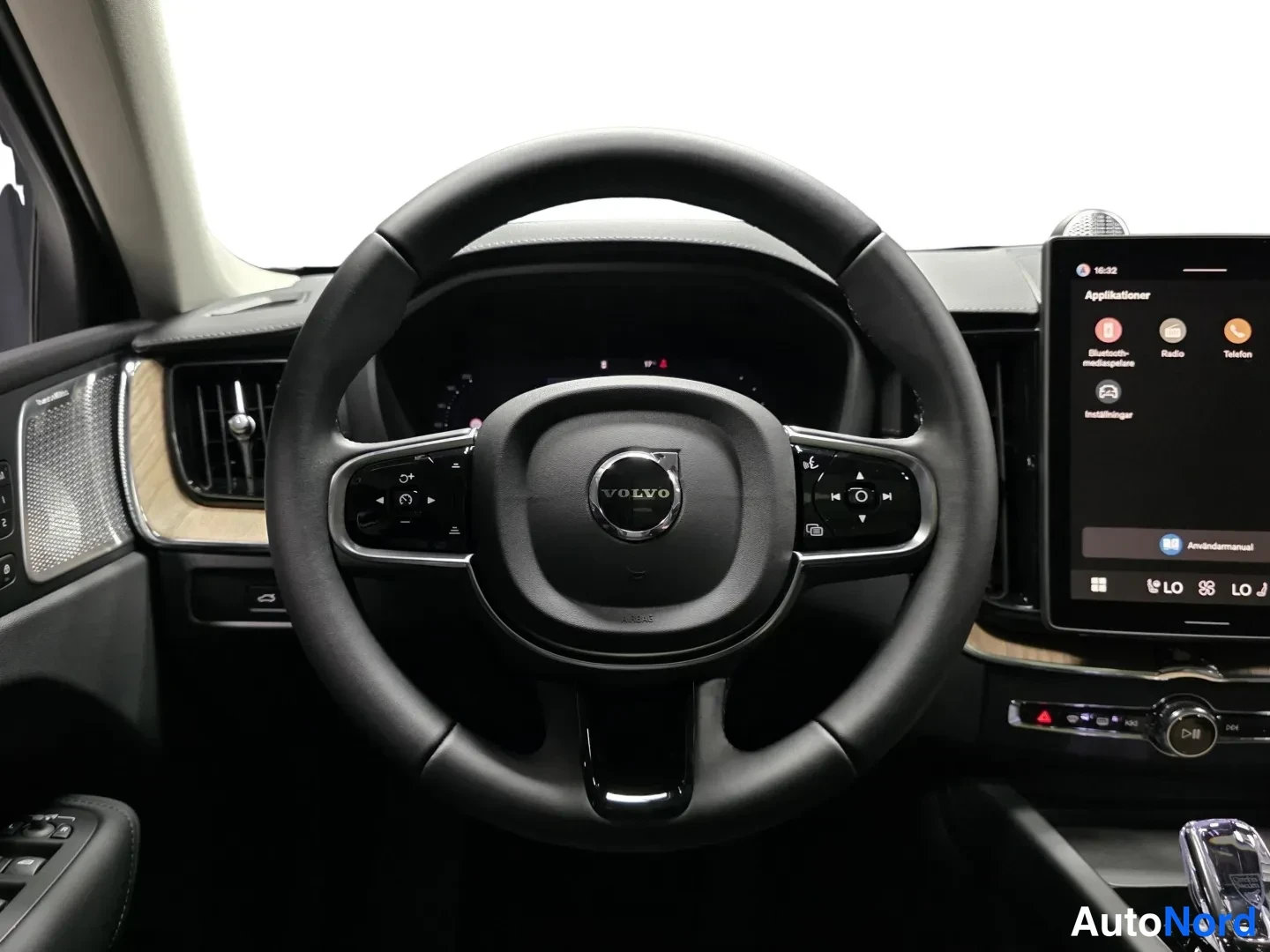 Sininen Volvo XC60 2027, kuva 13