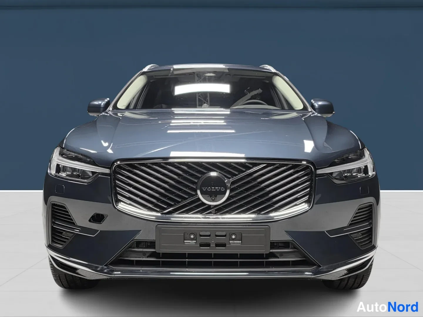 Sininen Volvo XC60 2027, edestä, kuva 3