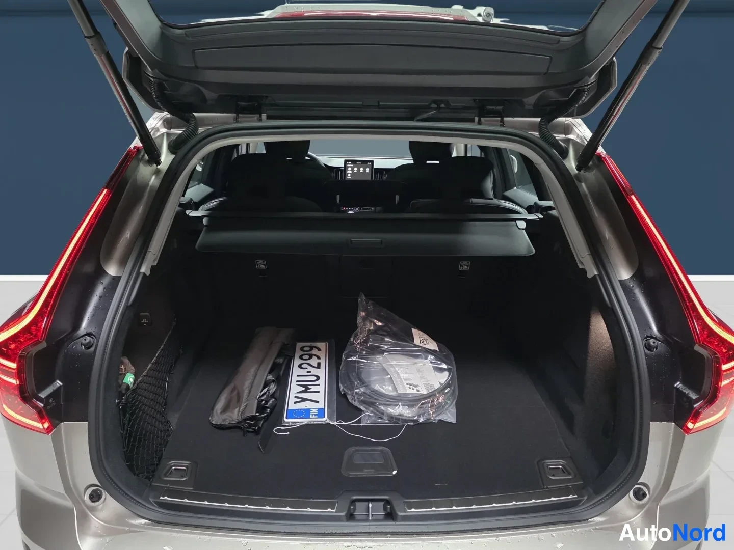 Beige Volvo XC60 2027, takaa, kuva 8