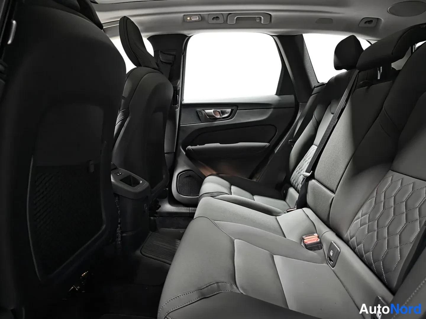 Beige Volvo XC60 2027, kuva 12