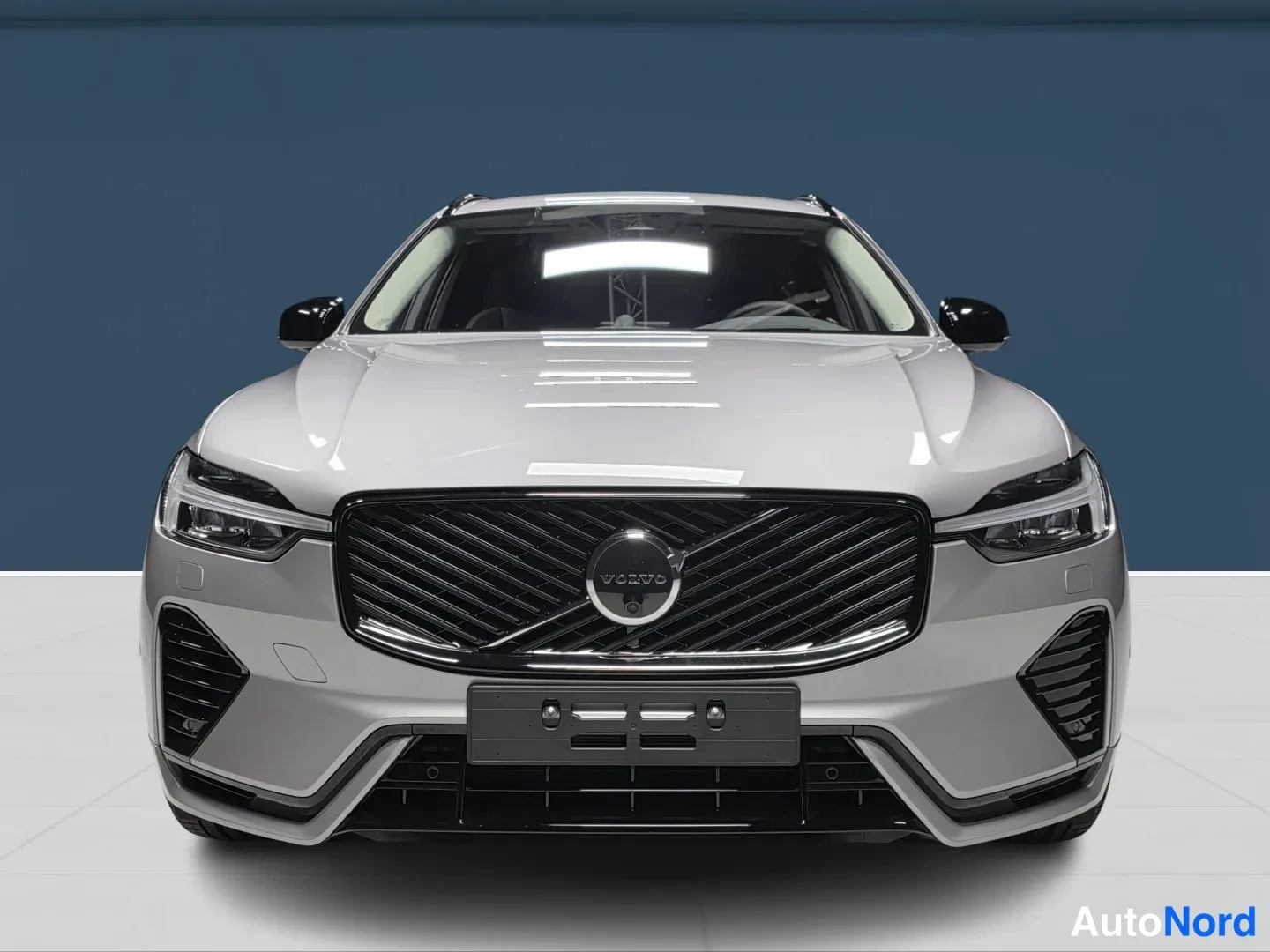 Hopea Volvo XC60 2027, edestä, kuva 3