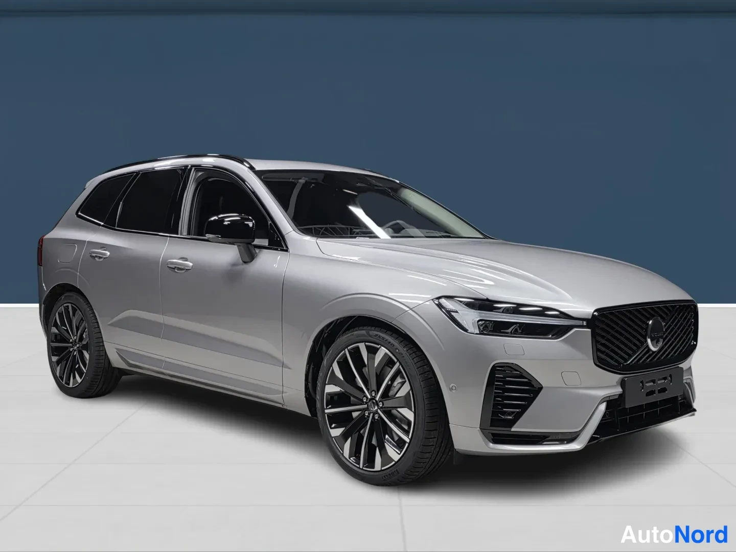 Hopea Volvo XC60 2027, etuviisto, keula oikealle, kuva 2
