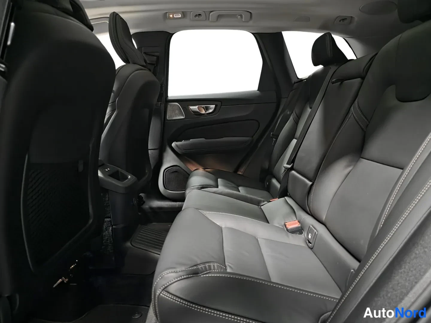 Hopea Volvo XC60 2027, kuva 12