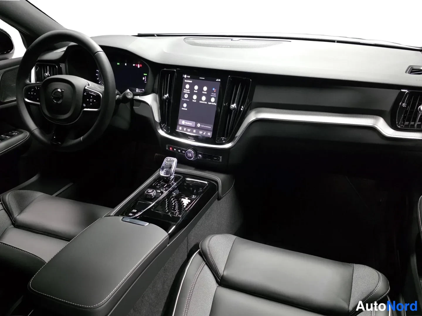 White Volvo V60 2026, photo 8