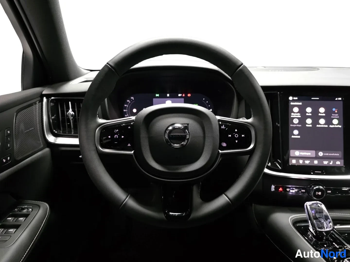 White Volvo V60 2026, photo 12