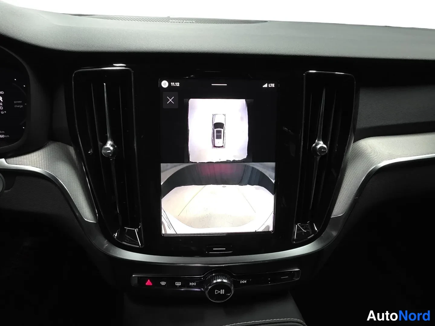 White Volvo V60 2026, photo 15