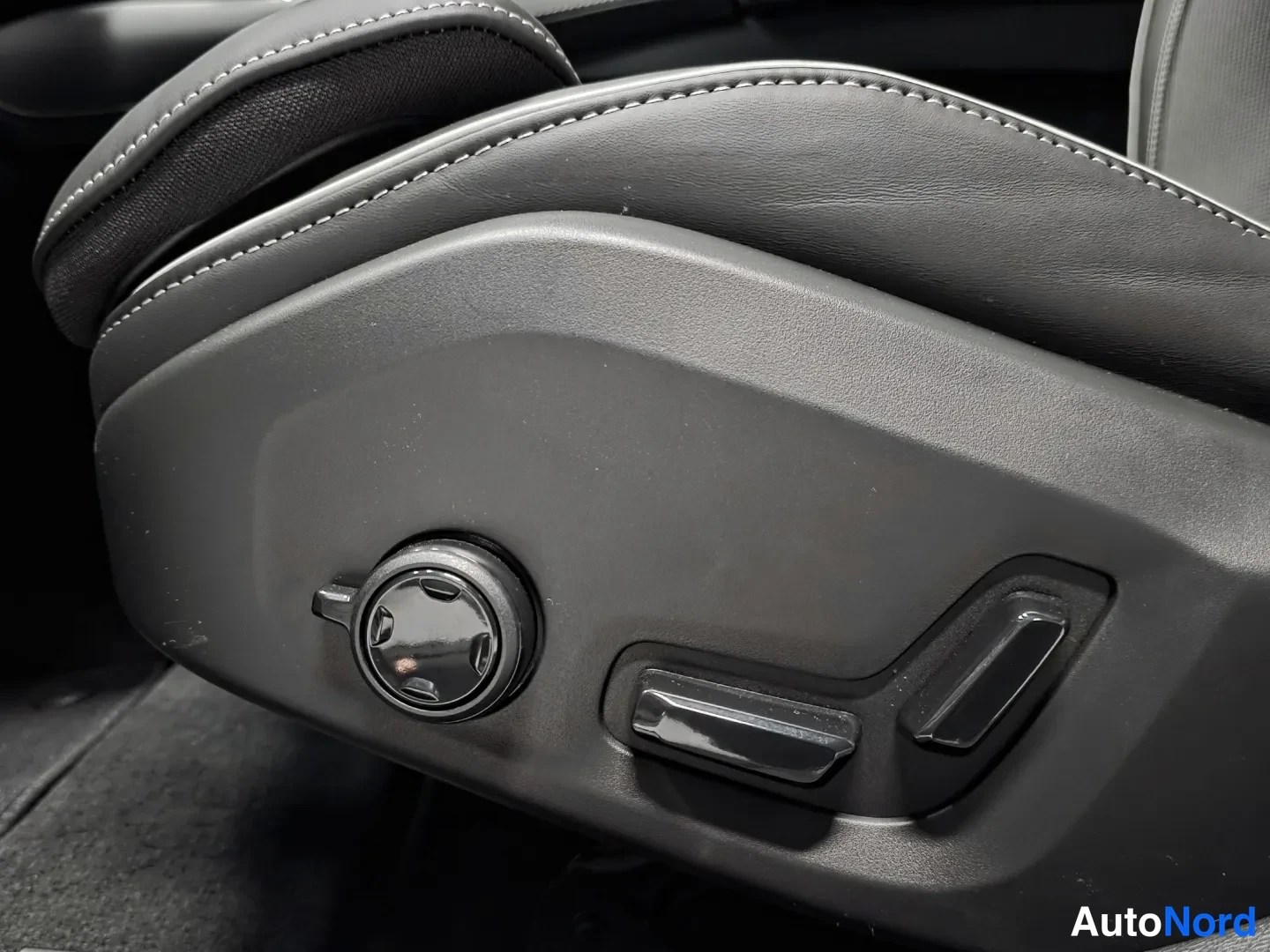 White Volvo V60 2026, photo 14