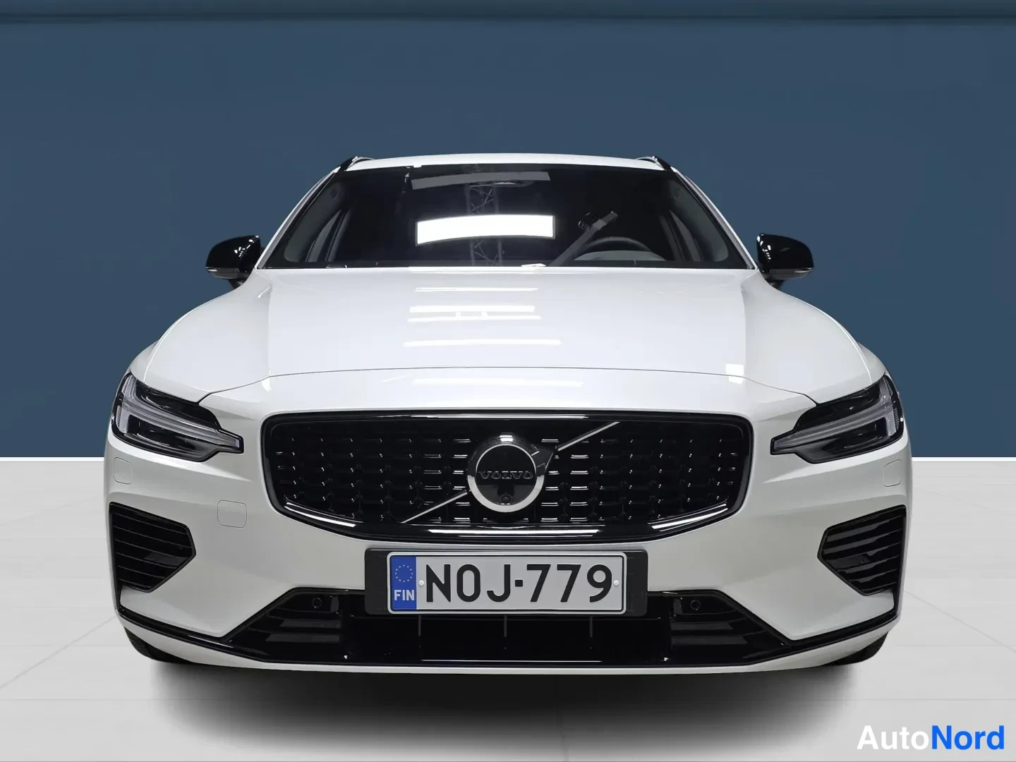 White Volvo V60 2026, front, photo 3