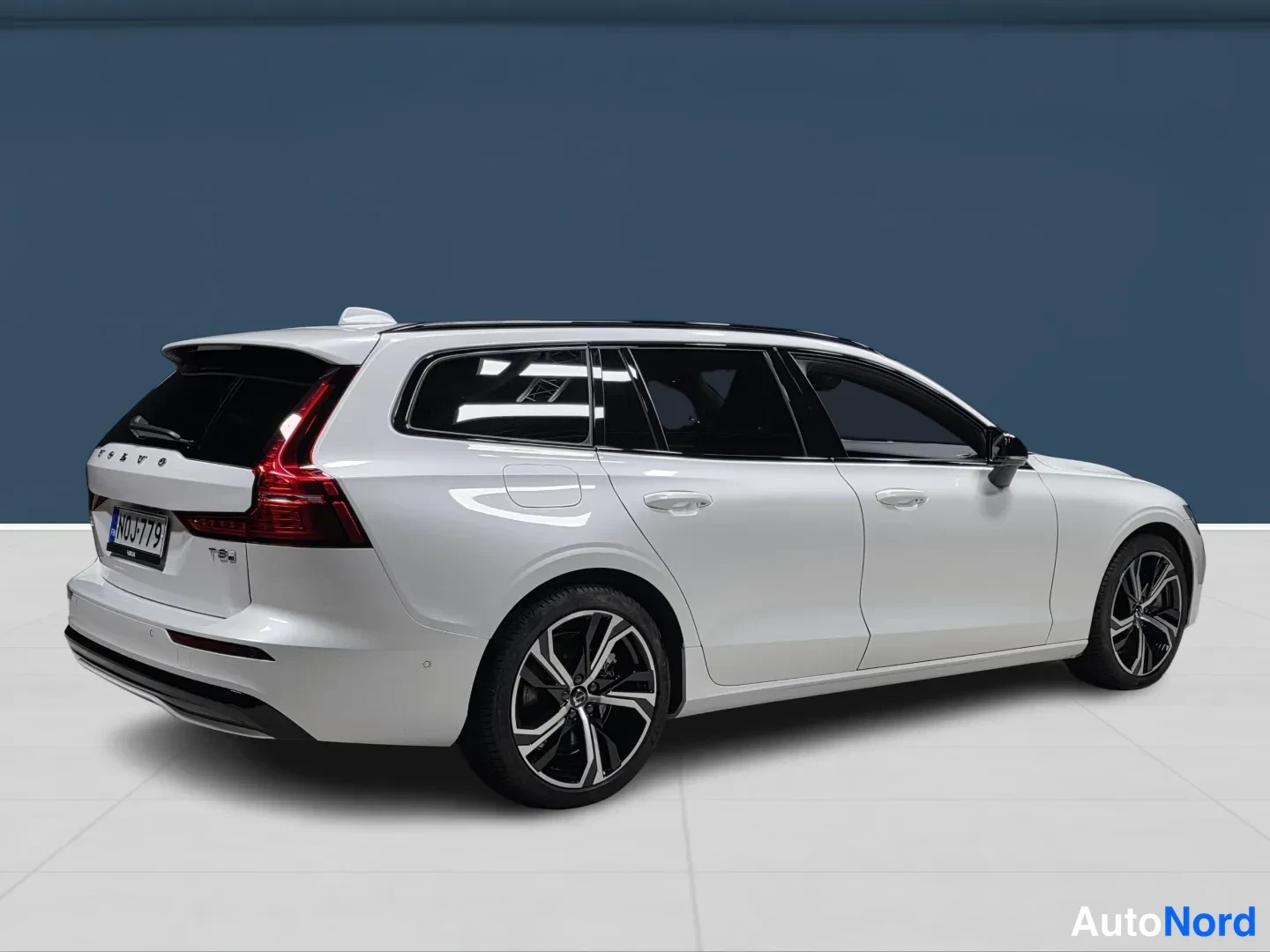 Valkoinen Volvo V60 2026, takaviisto, kuva 6