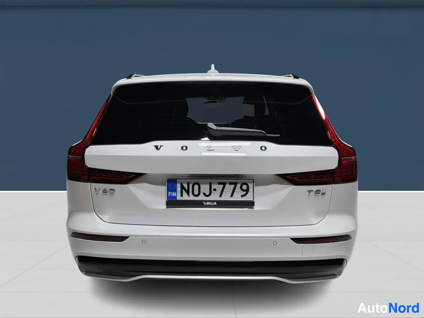 Valkoinen Volvo V60 2026, takaa, kuva 8