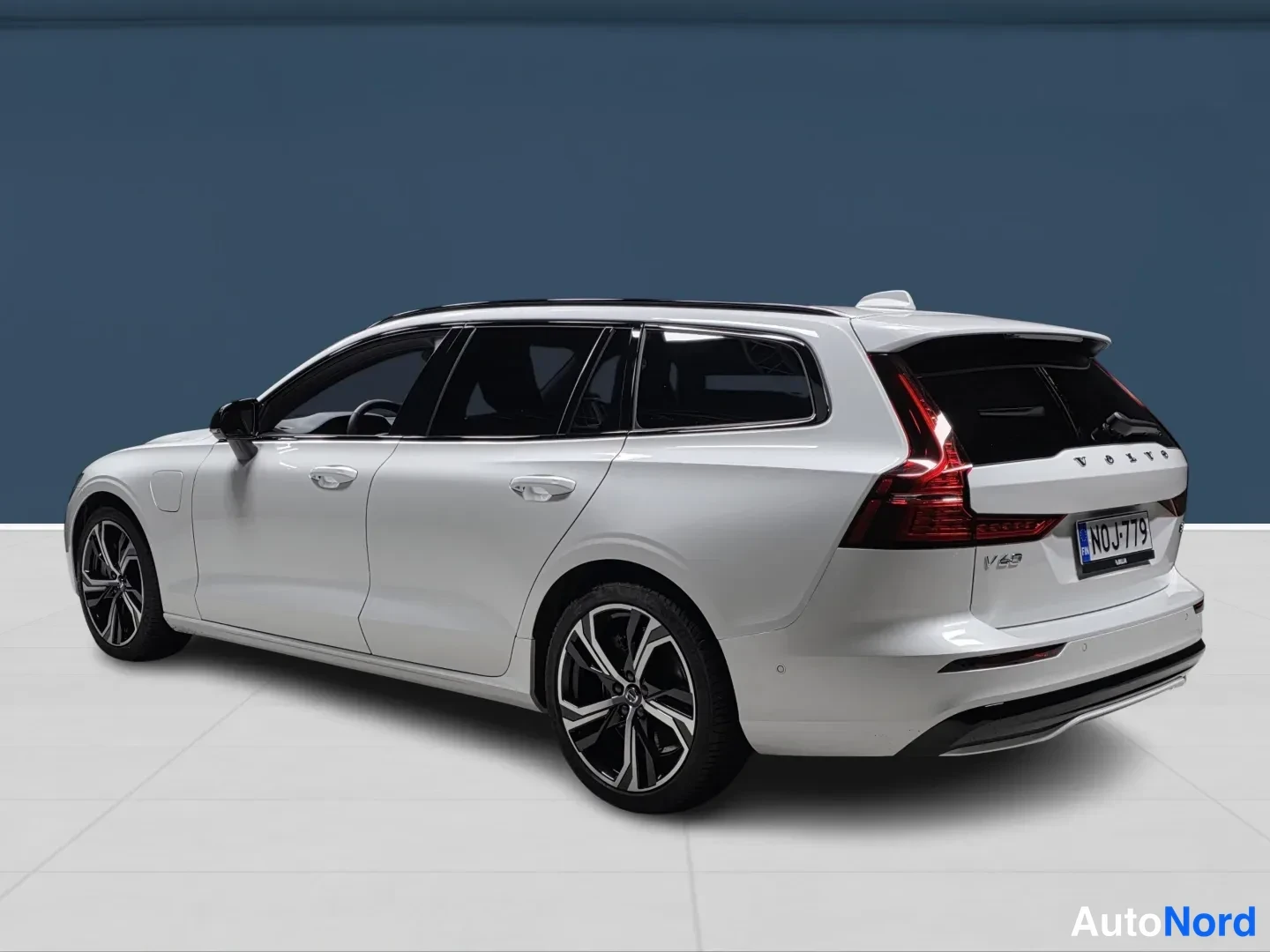 Valkoinen Volvo V60 2026, takaviisto, kuva 7