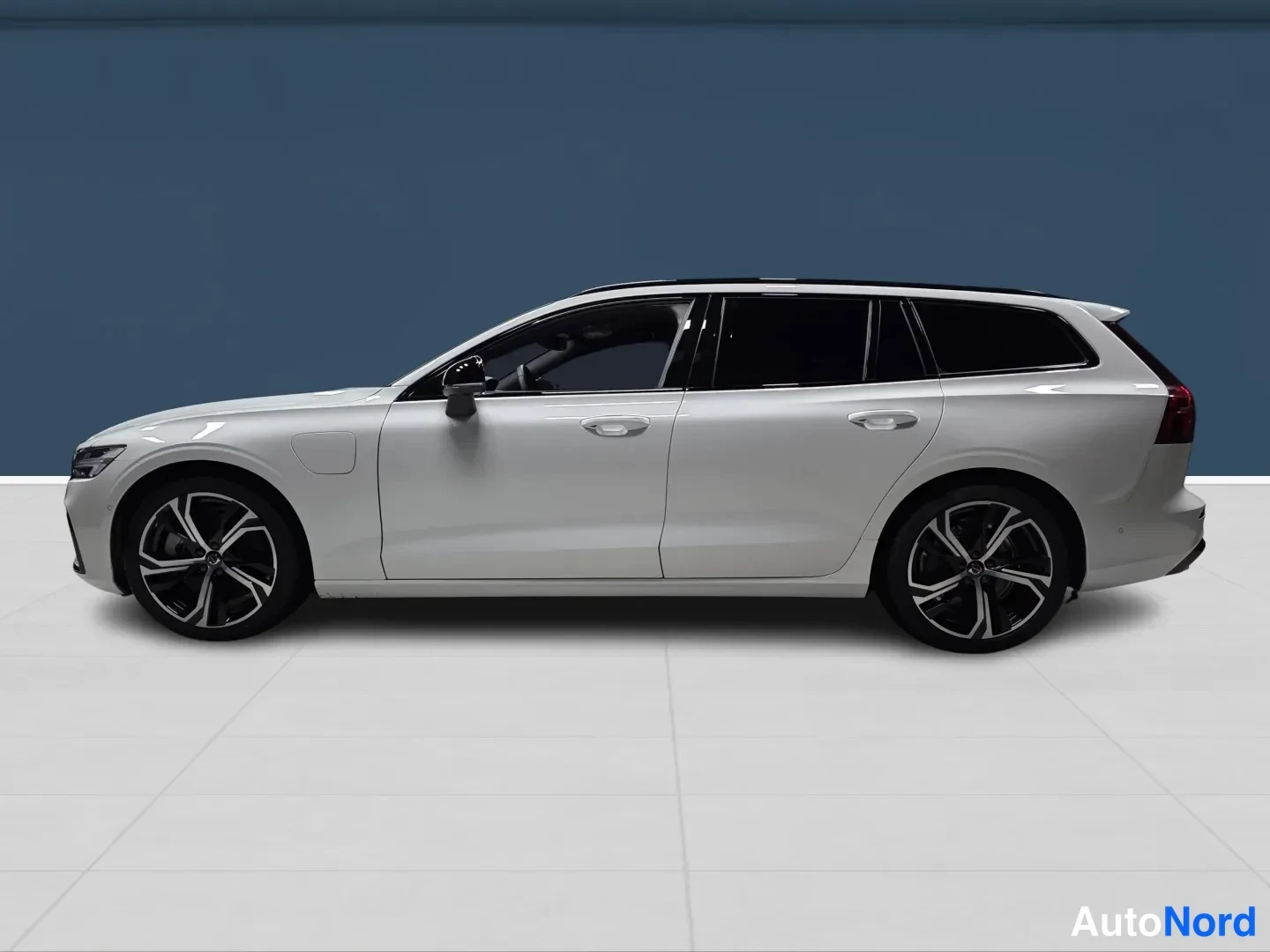 Valkoinen Volvo V60 2026, sivulta, kuva 5
