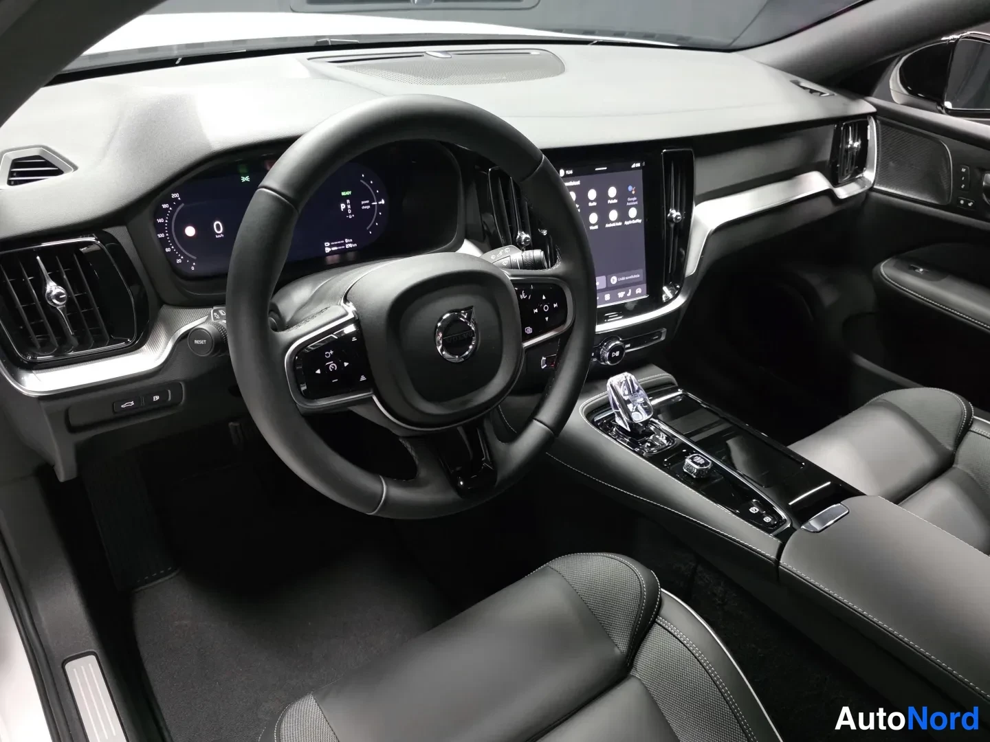 White Volvo V60 2026, photo 10