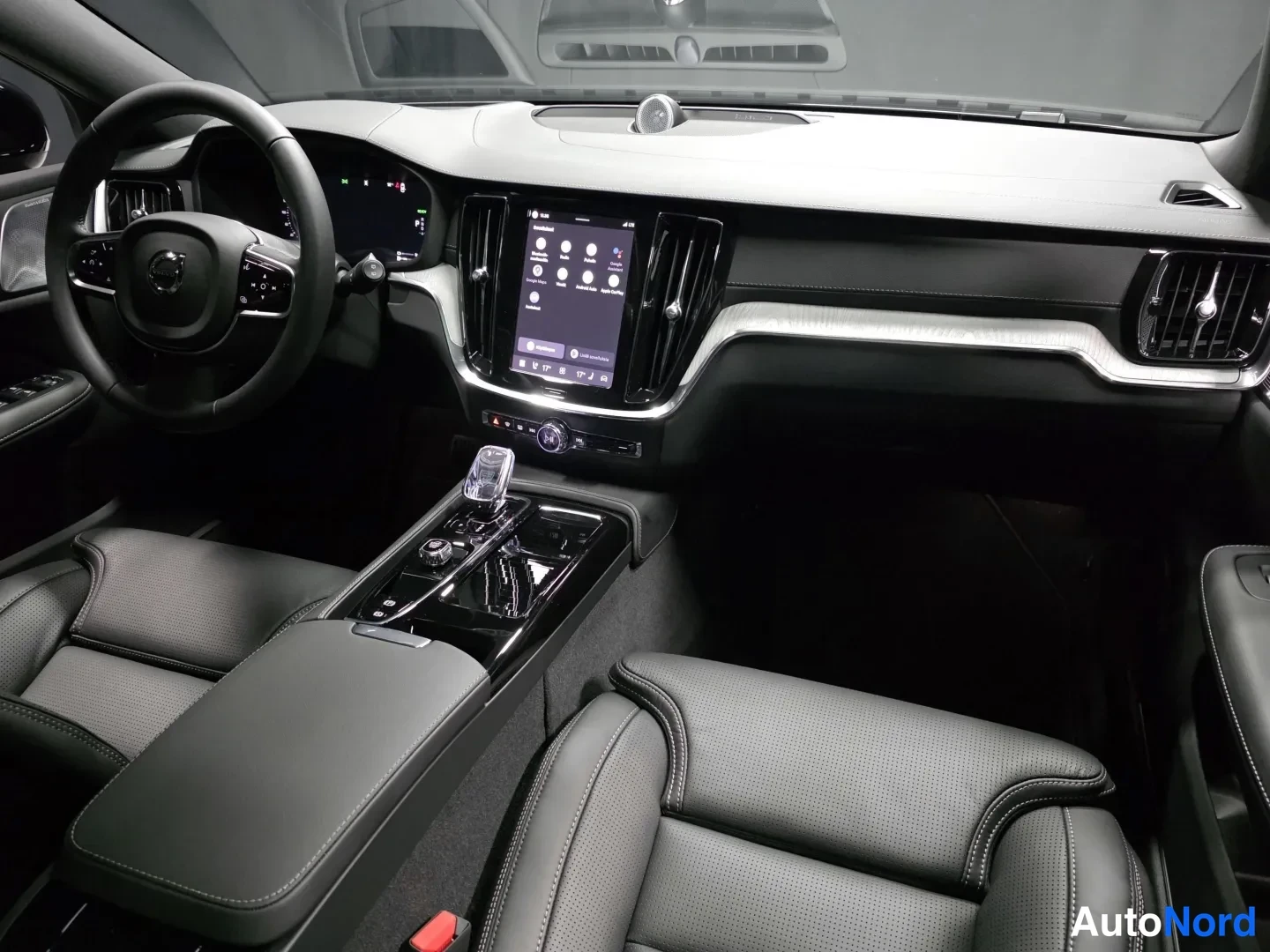 Svart Volvo V60 2026, bild 8