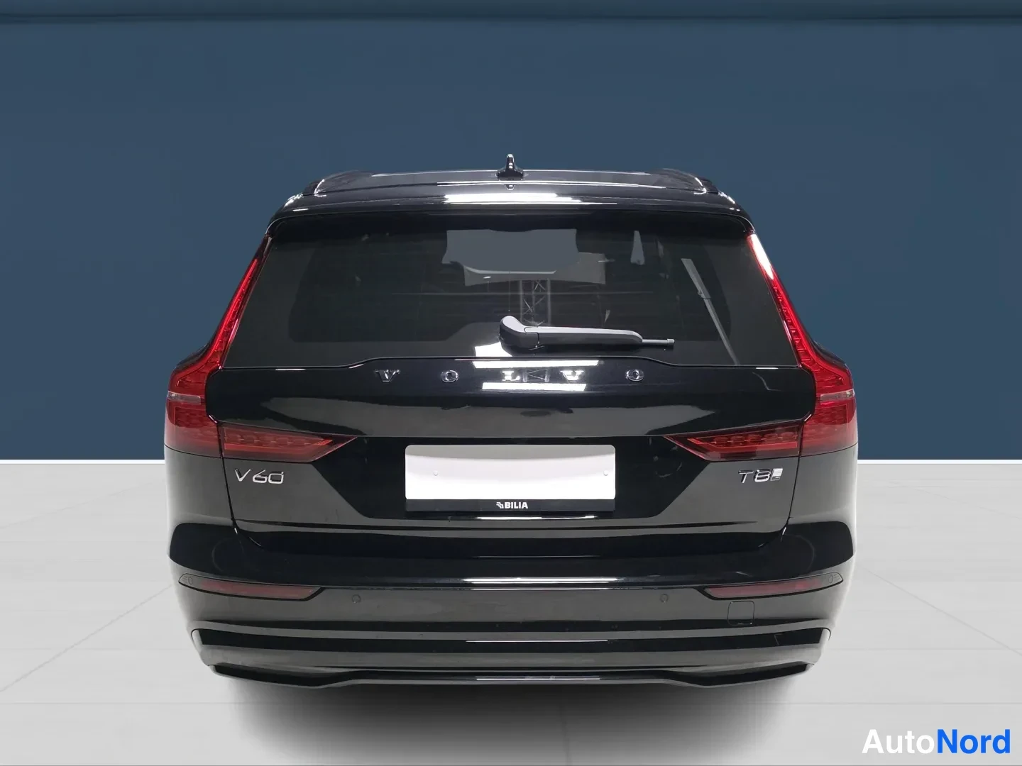 Svart Volvo V60 2026, bakifrån, bild 6