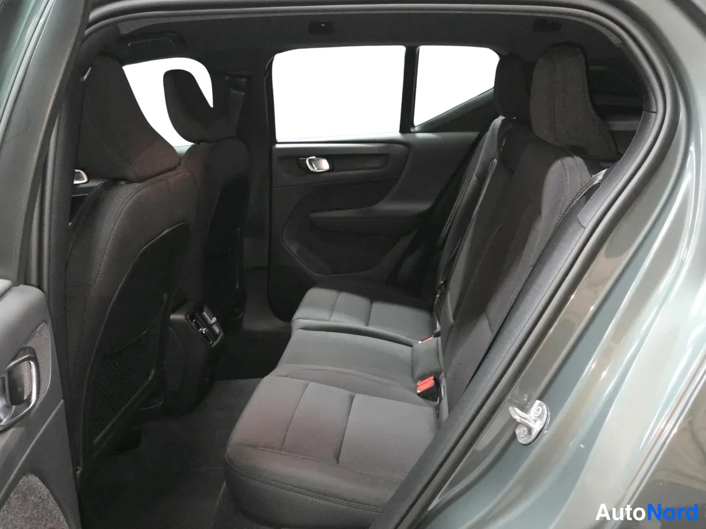 Vihreä Volvo EX40 2026, takaviisto, kuva 7