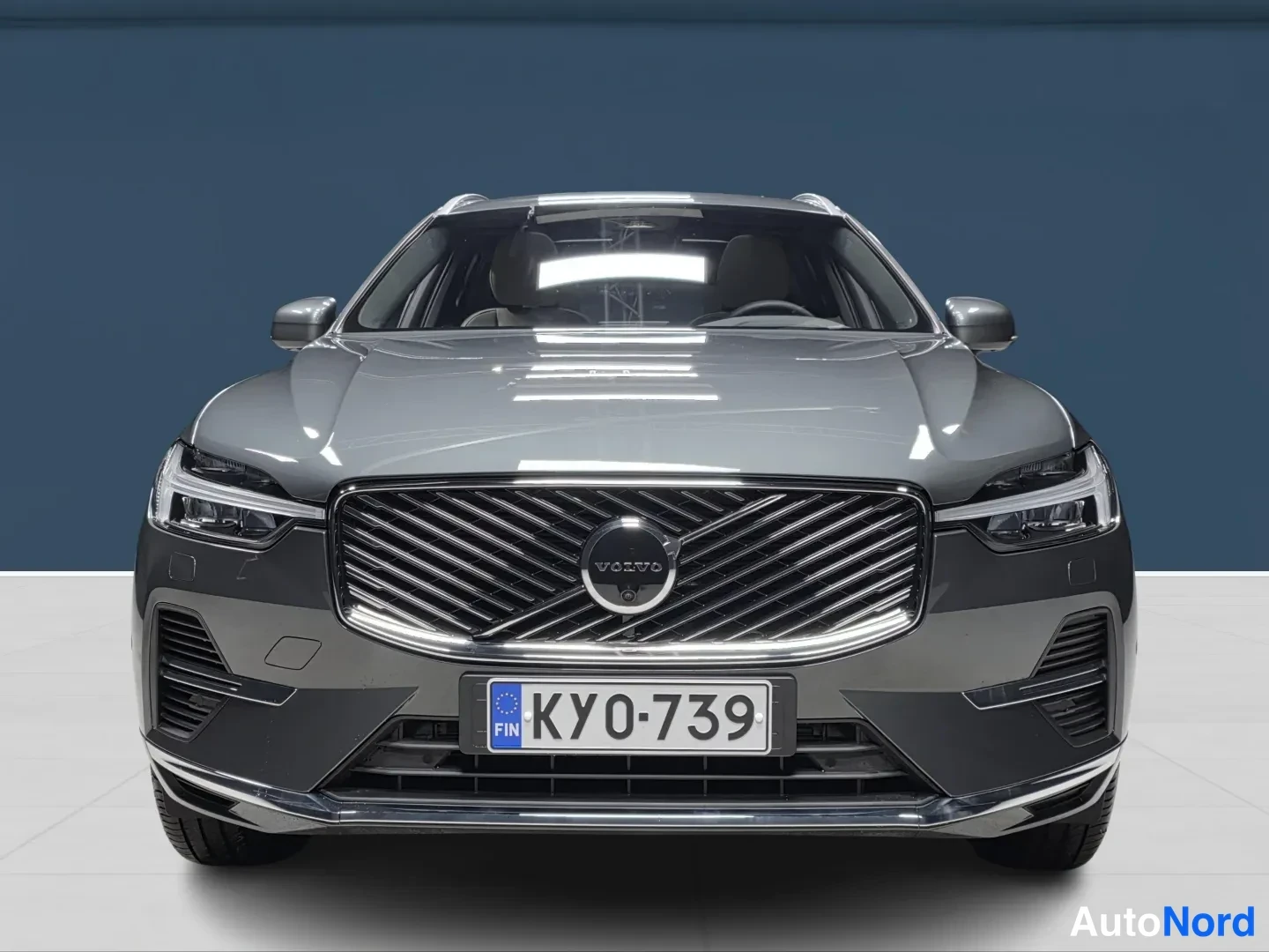 Vihreä Volvo XC60 2027, edestä, kuva 3