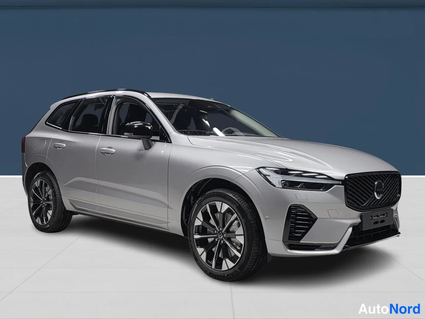 Hopea Volvo XC60 2027, etuviisto, keula oikealle, kuva 2