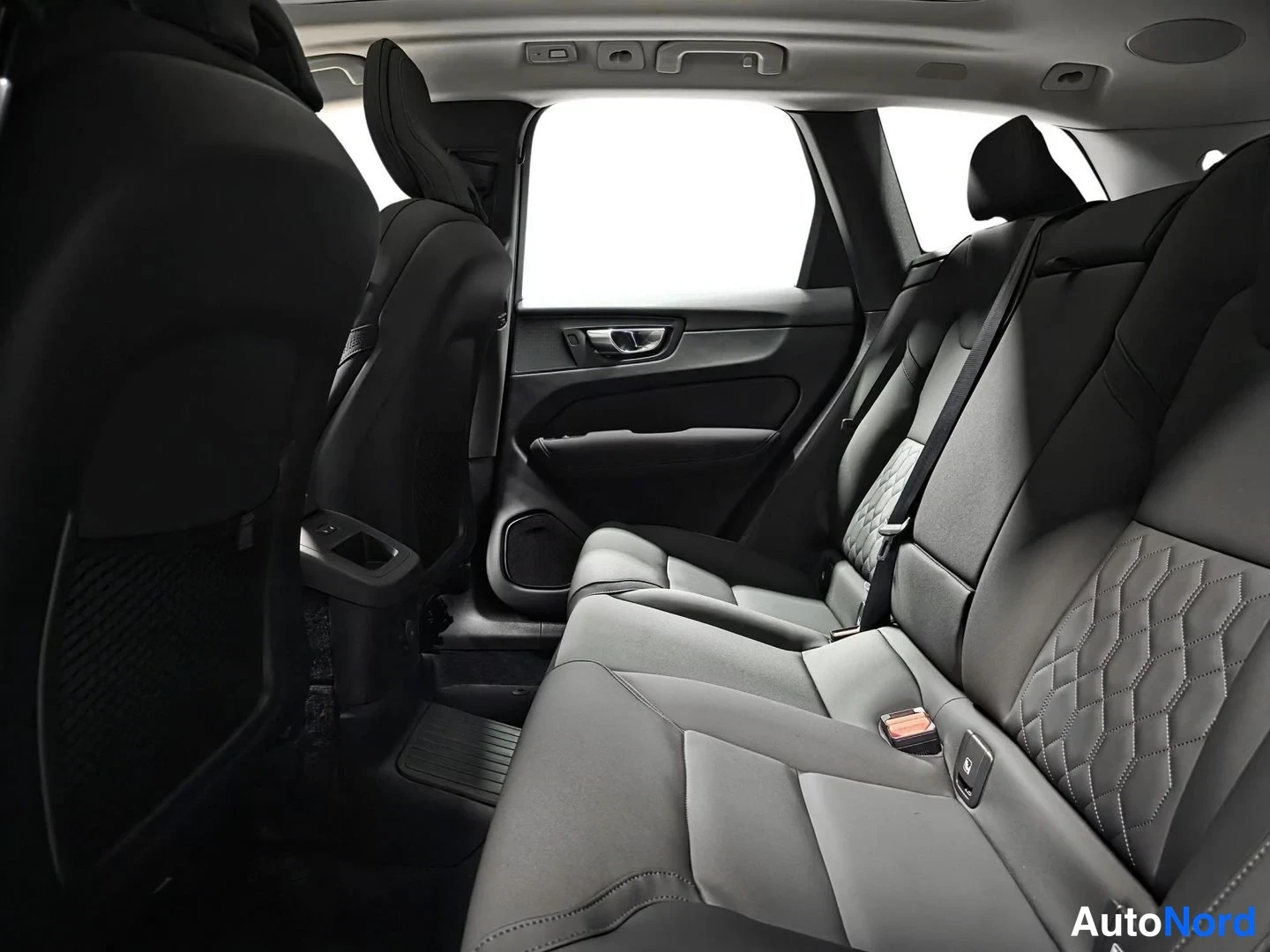 Hopea Volvo XC60 2027, kuva 11