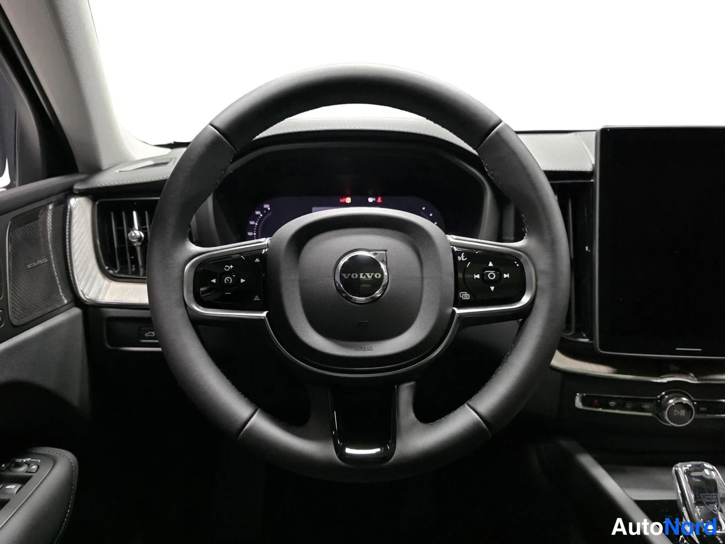 Hopea Volvo XC60 2027, kuva 12