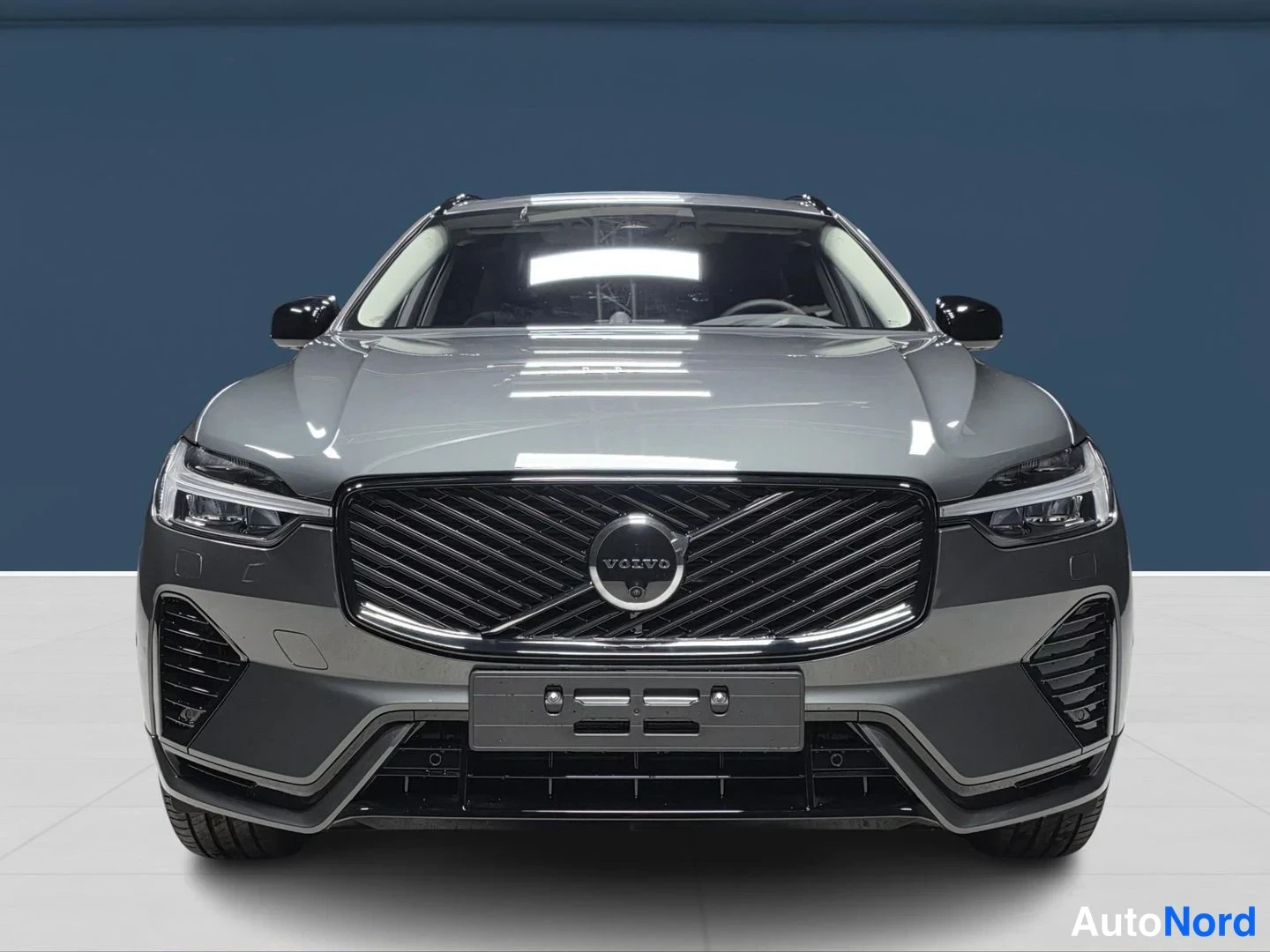 Vihreä Volvo XC60 2027, edestä, kuva 3