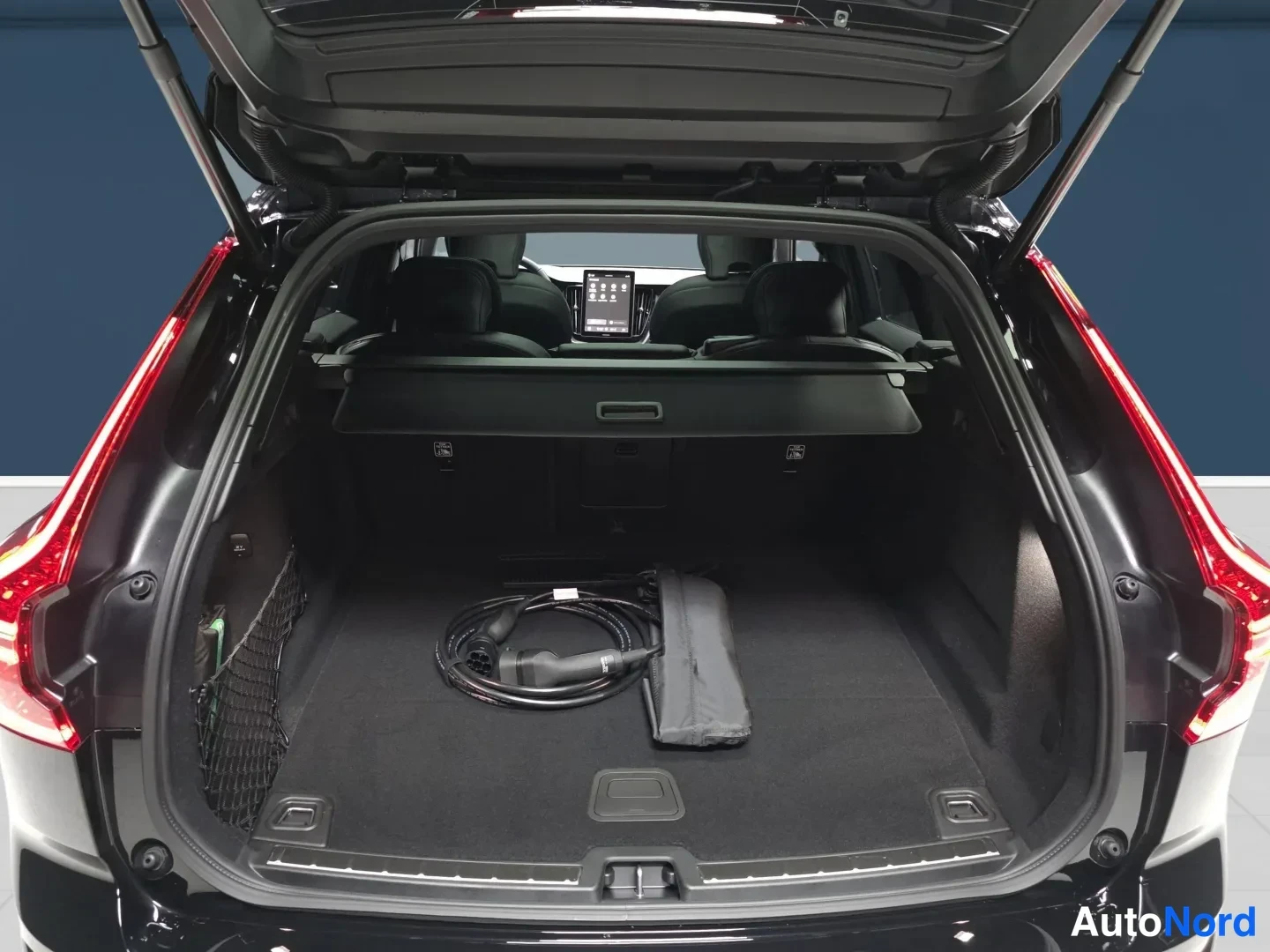 Musta Volvo XC60 2026, kuva 12