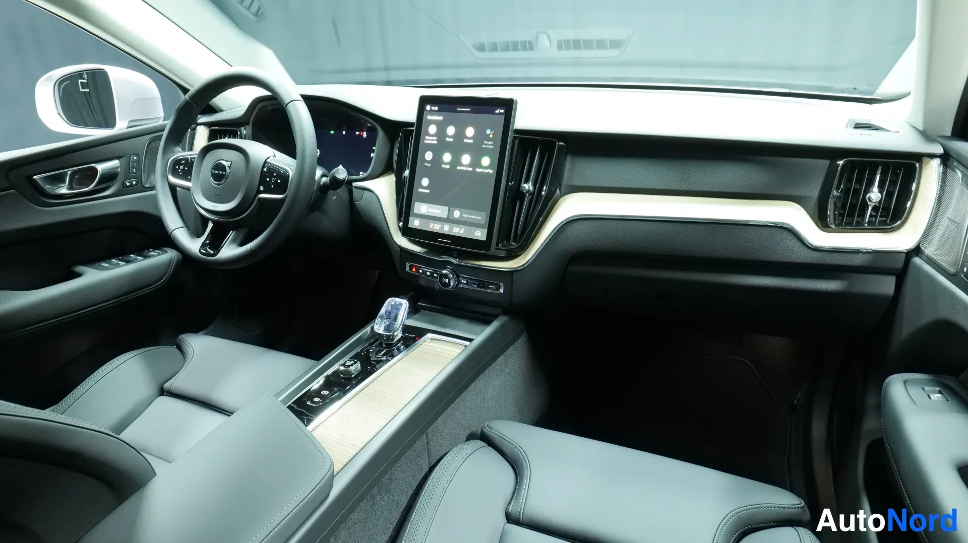 Grå Volvo XC60 2026, bild 8