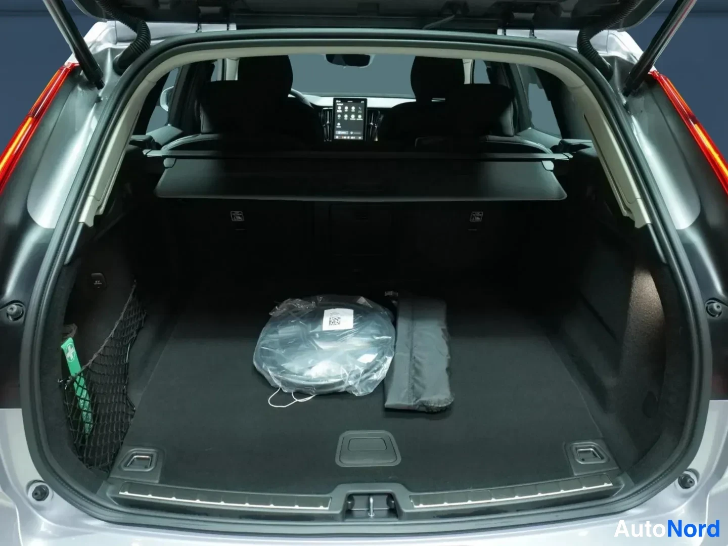 Grå Volvo XC60 2026, bild 13