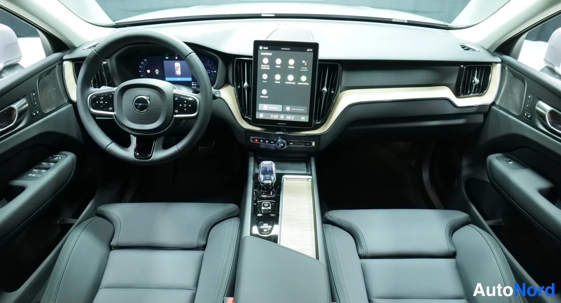 Grå Volvo XC60 2026, bild 16