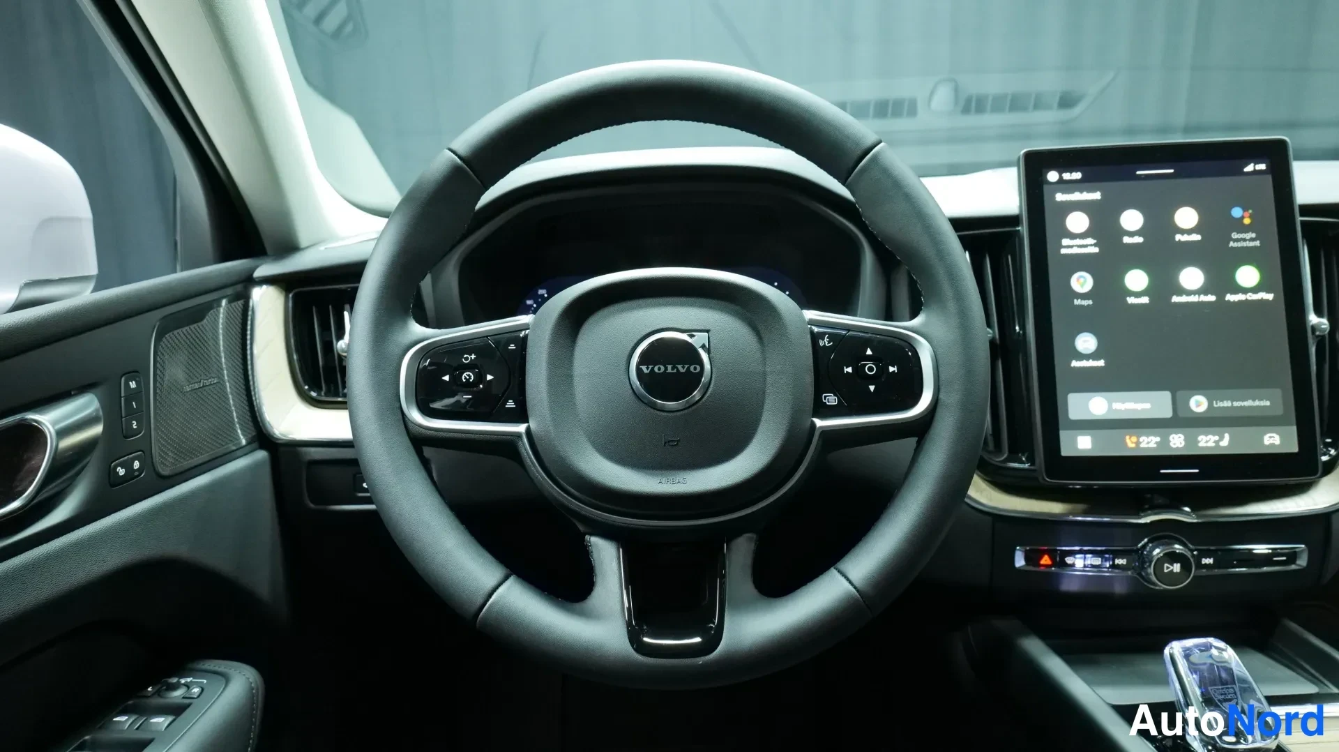 Grå Volvo XC60 2026, bild 17